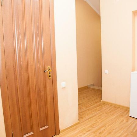 Semi-Luxury Apartment On Zhukovskogo Street 57 Zaporizhia Esterno foto