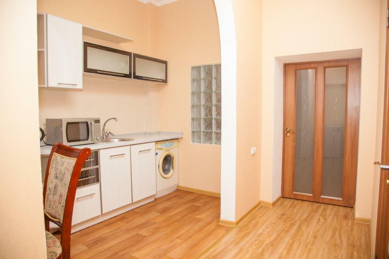 Semi-Luxury Apartment On Zhukovskogo Street 57 Zaporizhia Esterno foto